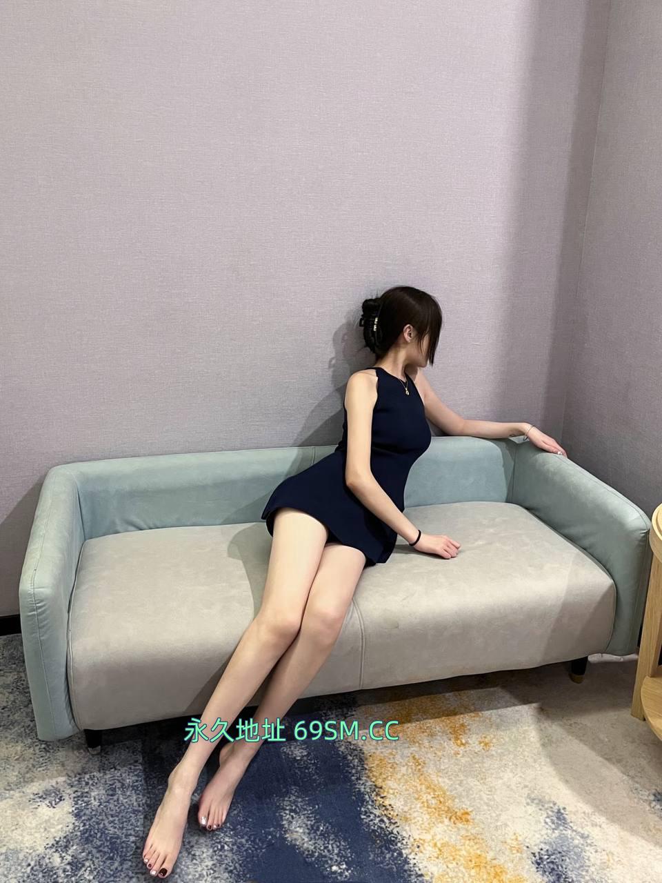前凸后翘萝莉嫩模