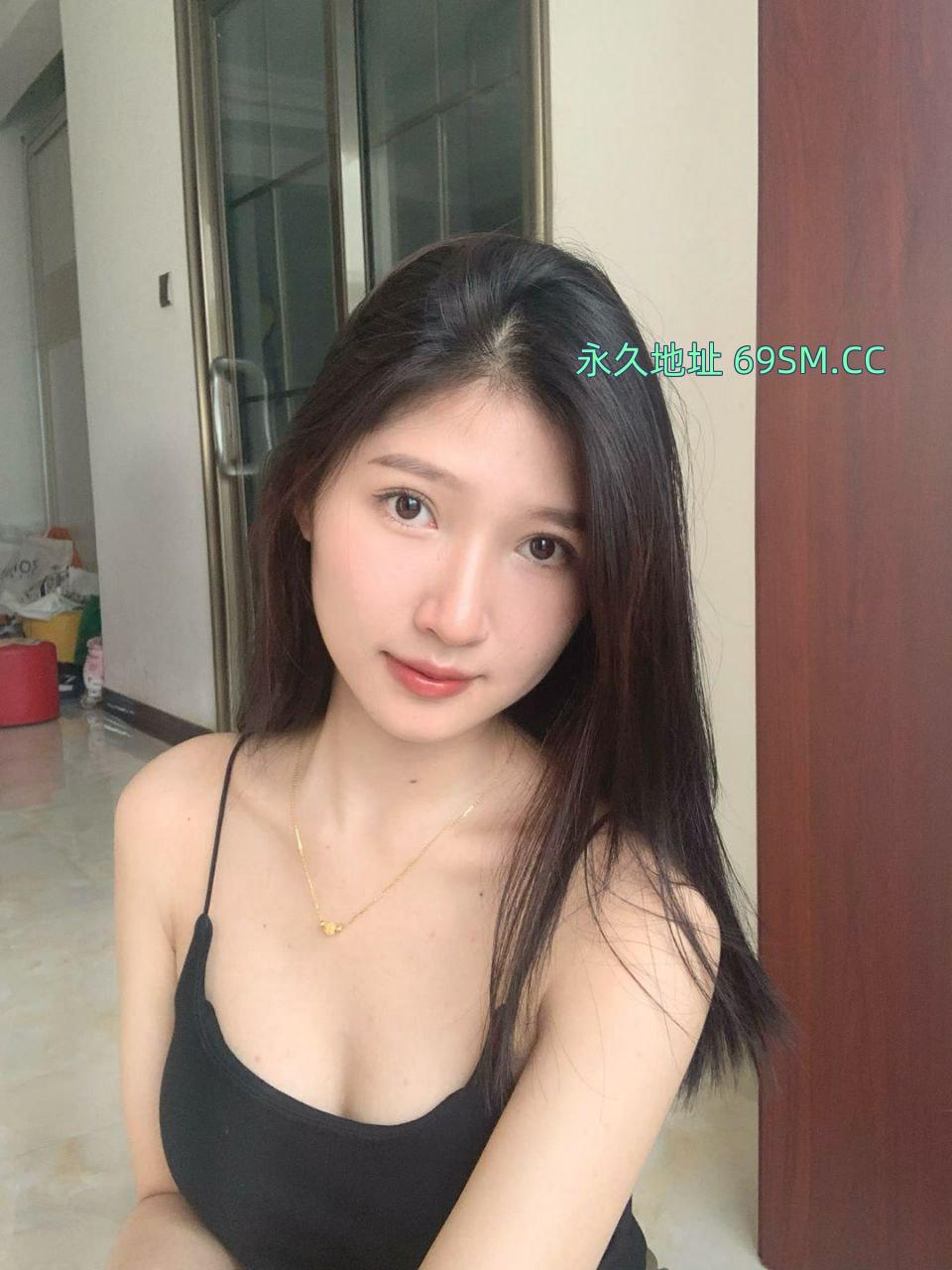 后入爆插性感嫩妹