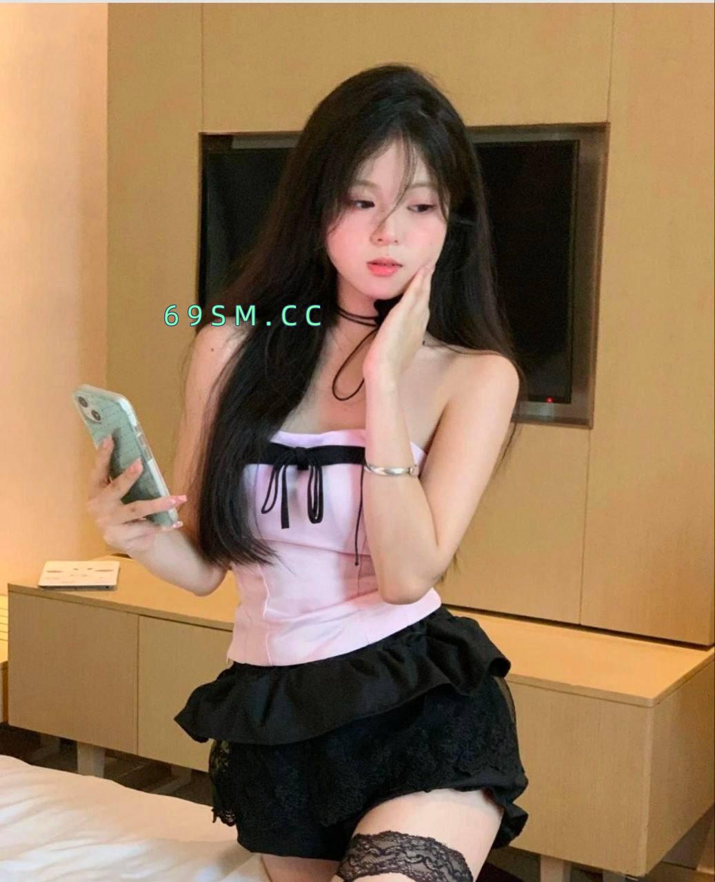 自律丰满型美女