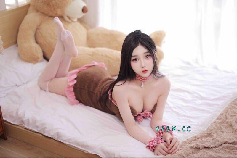 活泼丰满学生妹