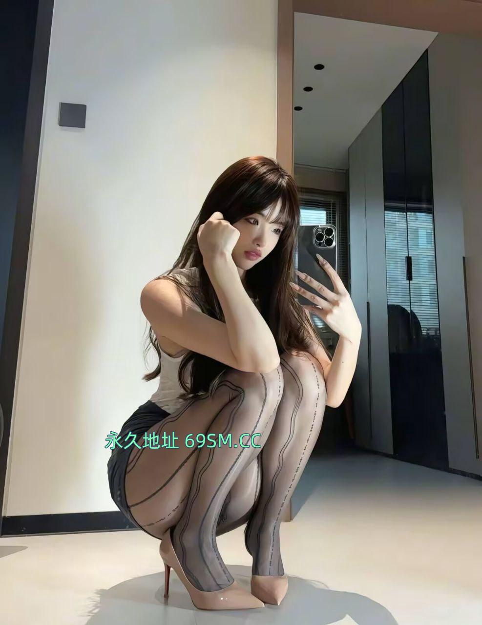 韵味十足黑丝女摸