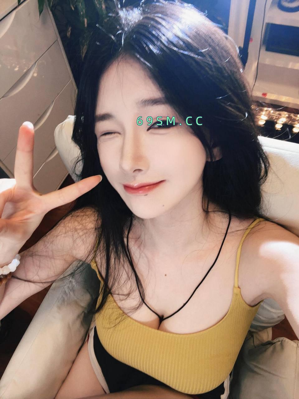 胸大肤白小姐姐