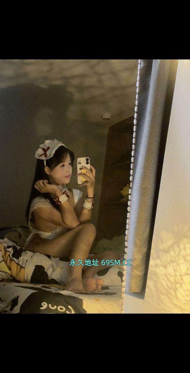 年轻小甜妹