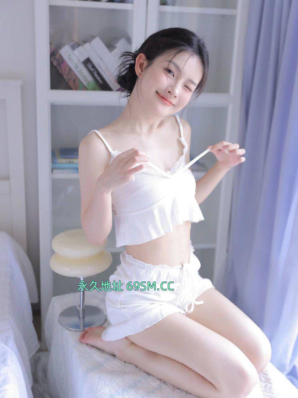 胸间大奶子
