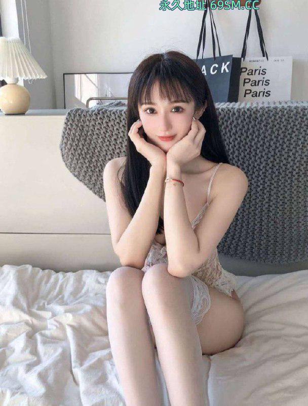 漂亮满意的女人