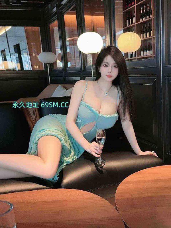 白白嫩嫩的少妇