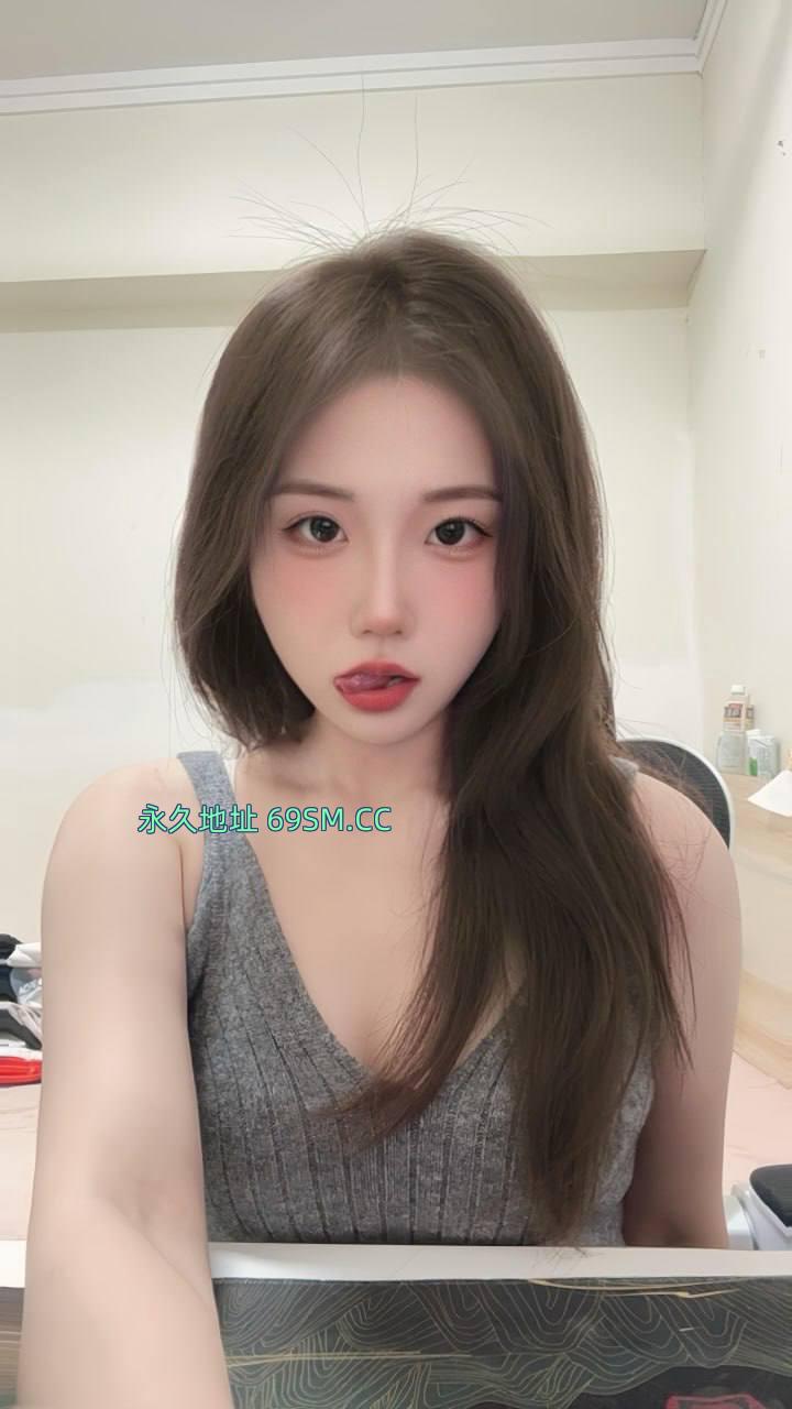 哼唧哼唧的妹子
