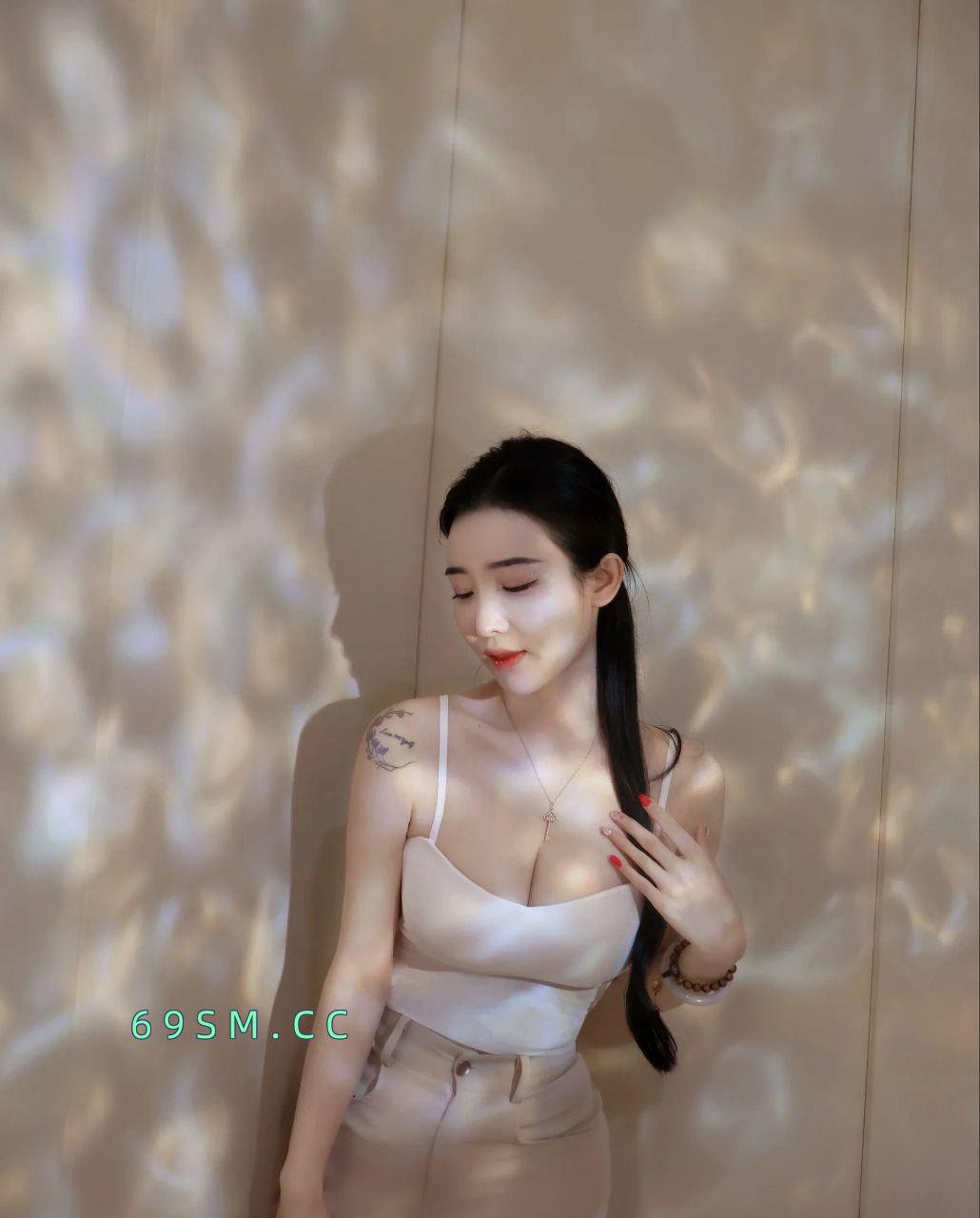 美丽巨乳老师