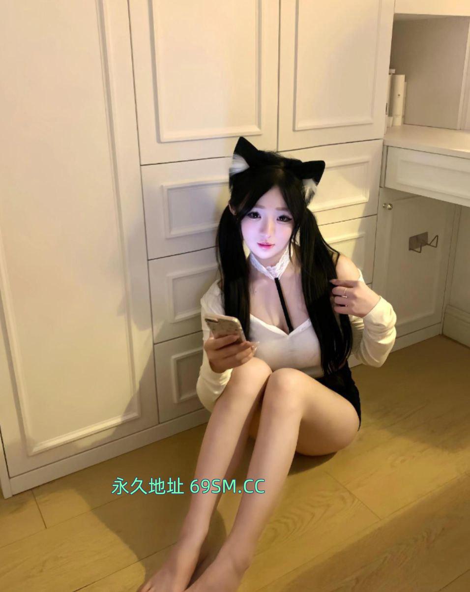 水嫩骚比妹