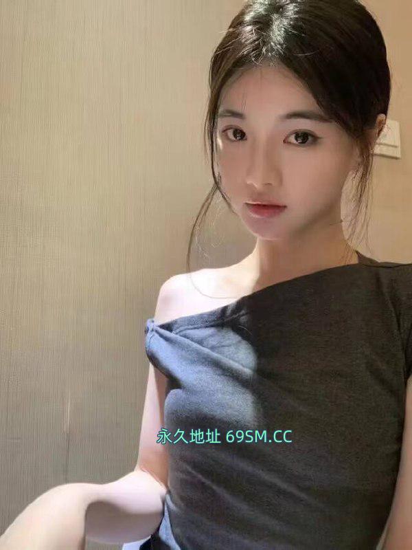 细声细语的小妹