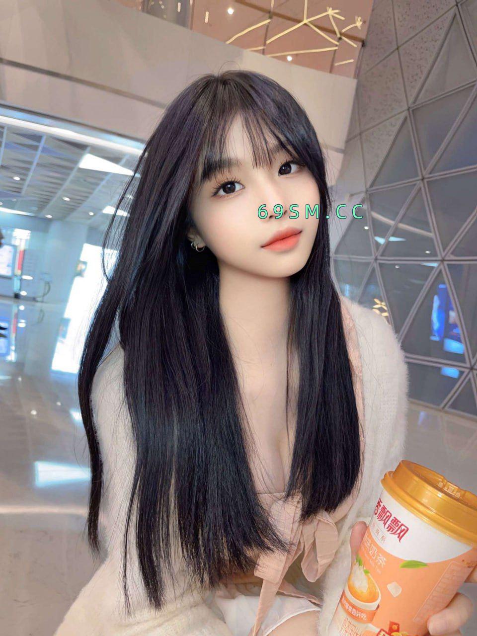 身材饱满温柔妹子