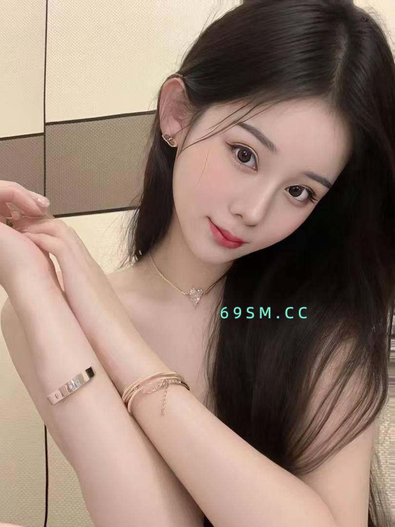 小靓妹跪舔舒服