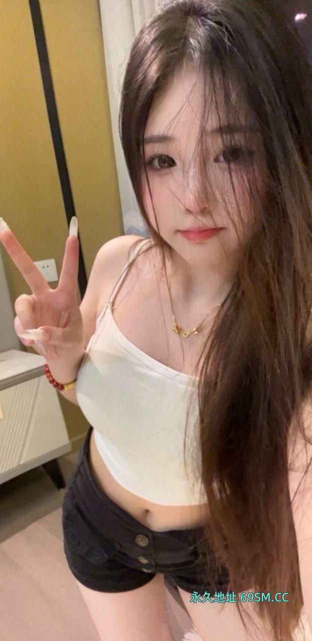 自带公寓小美女