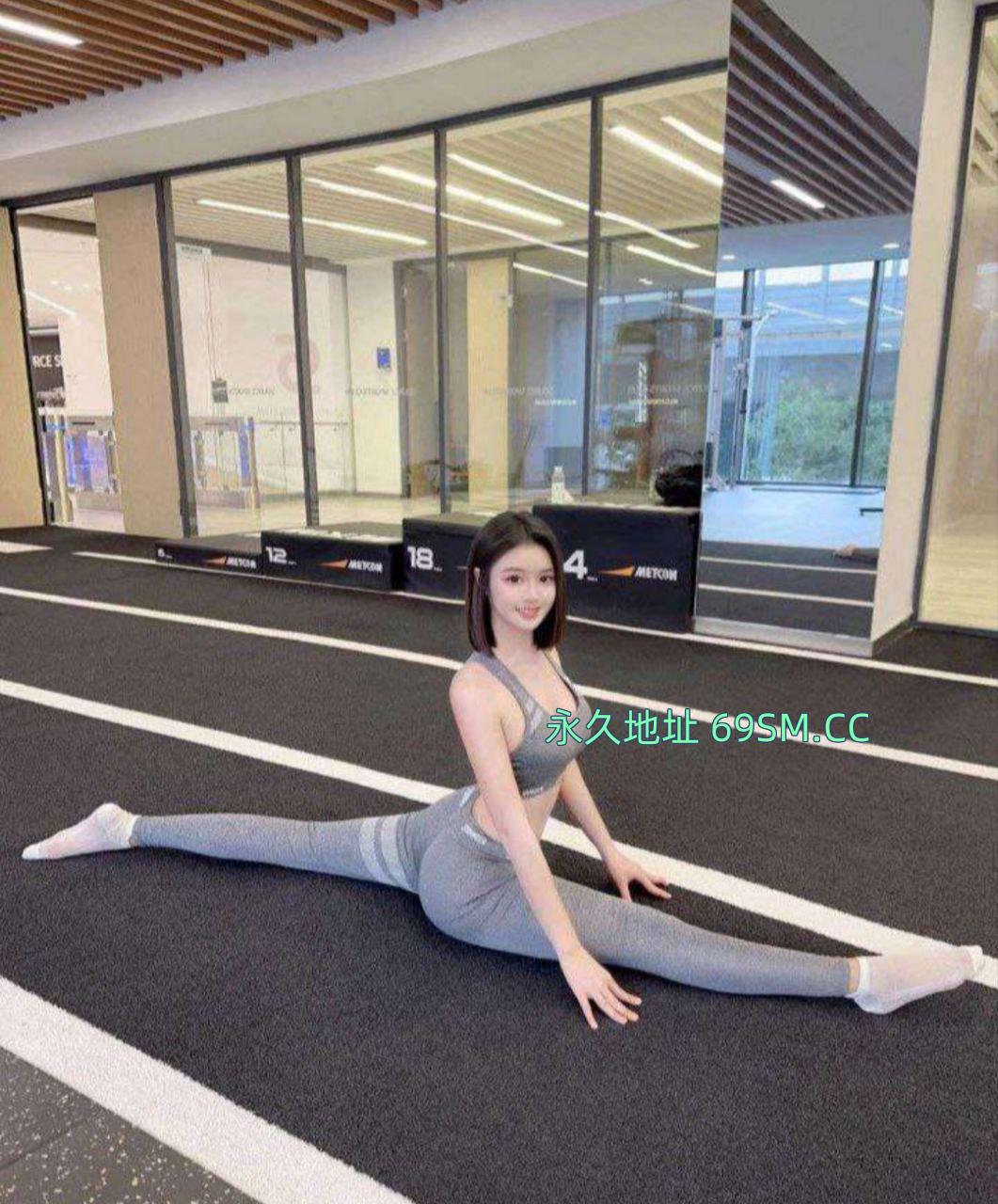 御姐车模可三通