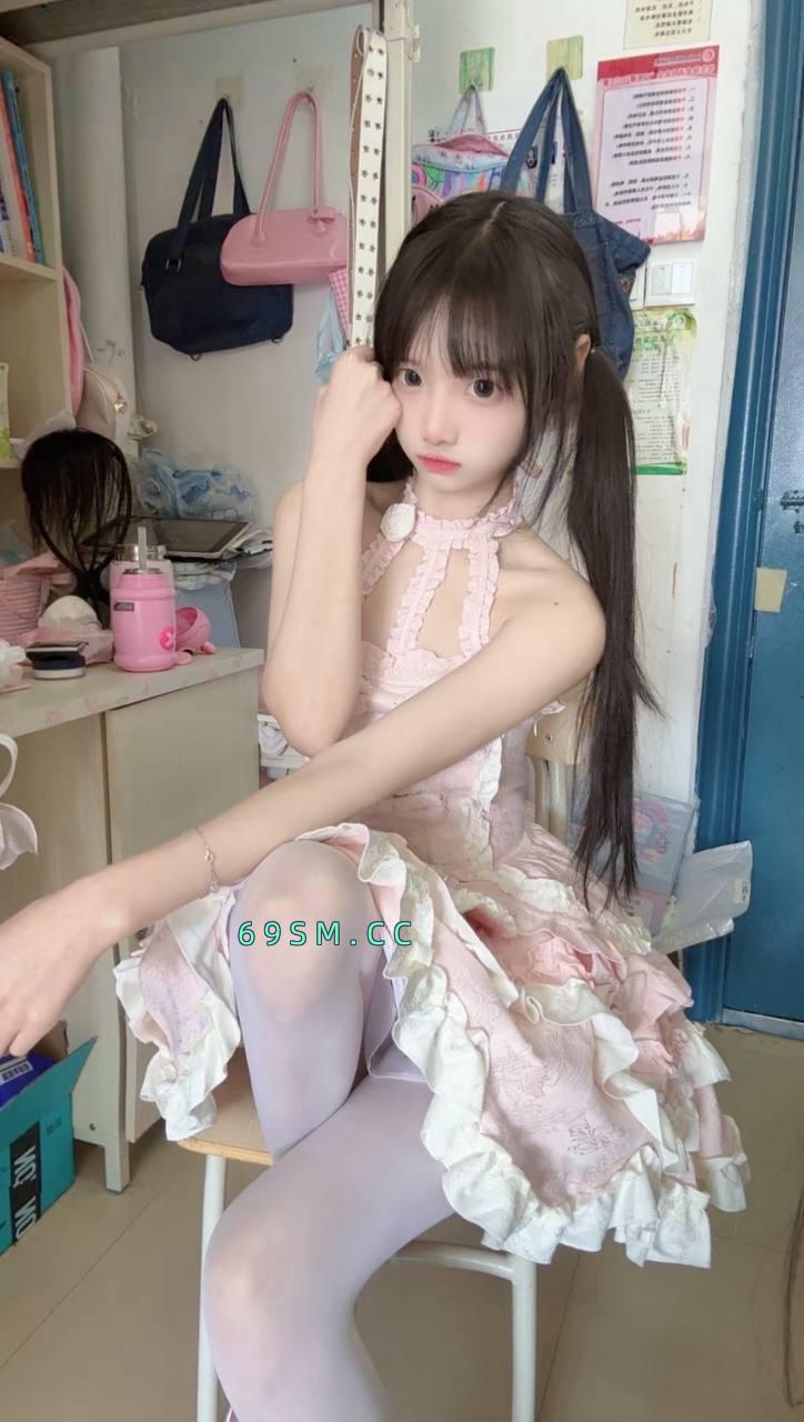 可抱操白丝马尾小妹
